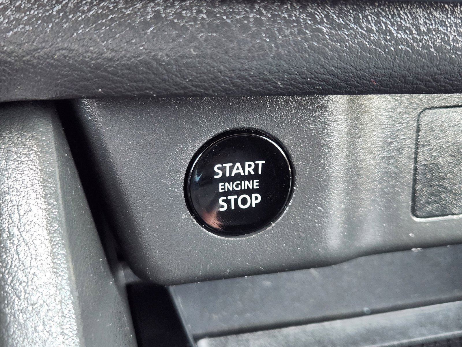 Used 2024 Nissan Rogue SV FWD image 21
