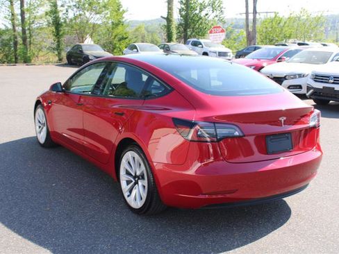 Used 2022 Tesla Model 3 Standard Range image 4