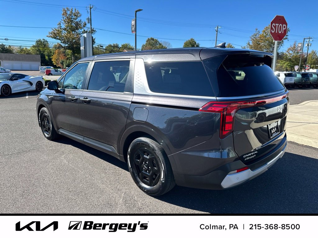 Certified 2025 Kia Carnival FWD image 9
