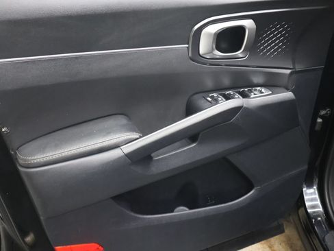 Used 2023 Kia Sorento LX FWD image 16