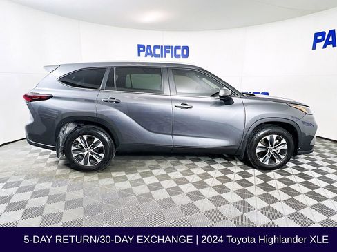 Used 2024 Toyota Highlander XLE image 8