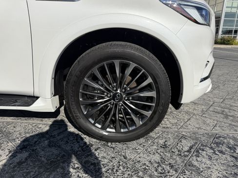 Certified 2024 INFINITI QX80 Premium Select image 9
