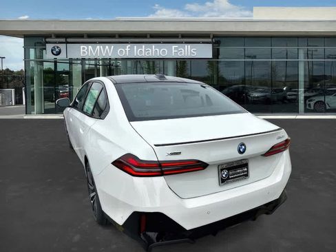 Used 2026 BMW 550e xDrive 550e xDrive image 6