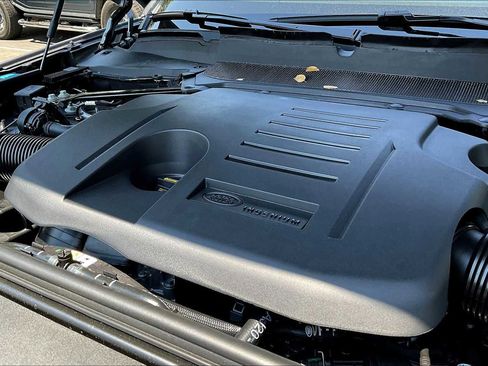 New 2025 Land Rover Discovery Dynamic SE image 32