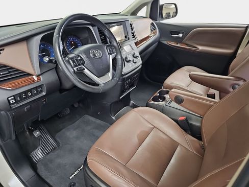 Used 2015 Toyota Sienna Limited Premium FWD image 19