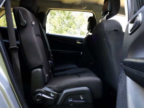 Used 2020 Dodge Journey SE w/ Blacktop Package image 34