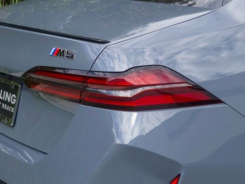 New 2026 BMW M5 w/ Executive Package image 7