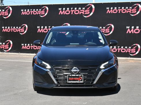 Used 2024 Nissan Altima 2.5 SV FWD image 2