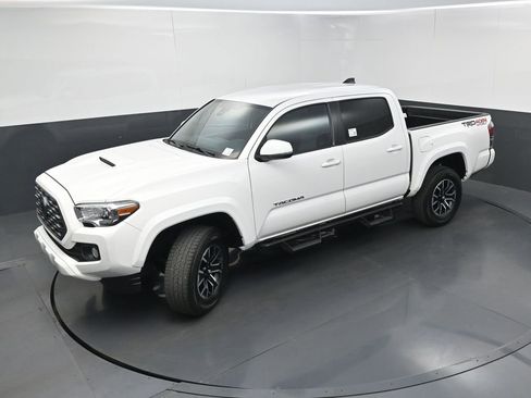 Used 2023 Toyota Tacoma TRD Sport w/ Technology Package AWD/4WD image 32