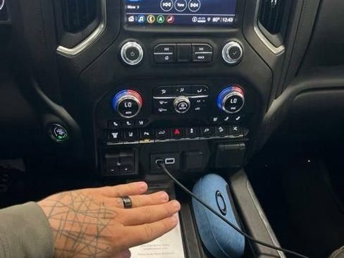 Used 2023 GMC Sierra 2500 AT4 w/ AT4 Preferred Package AWD/4WD image 18