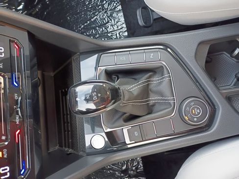 New 2025 Volkswagen Taos SE image 20