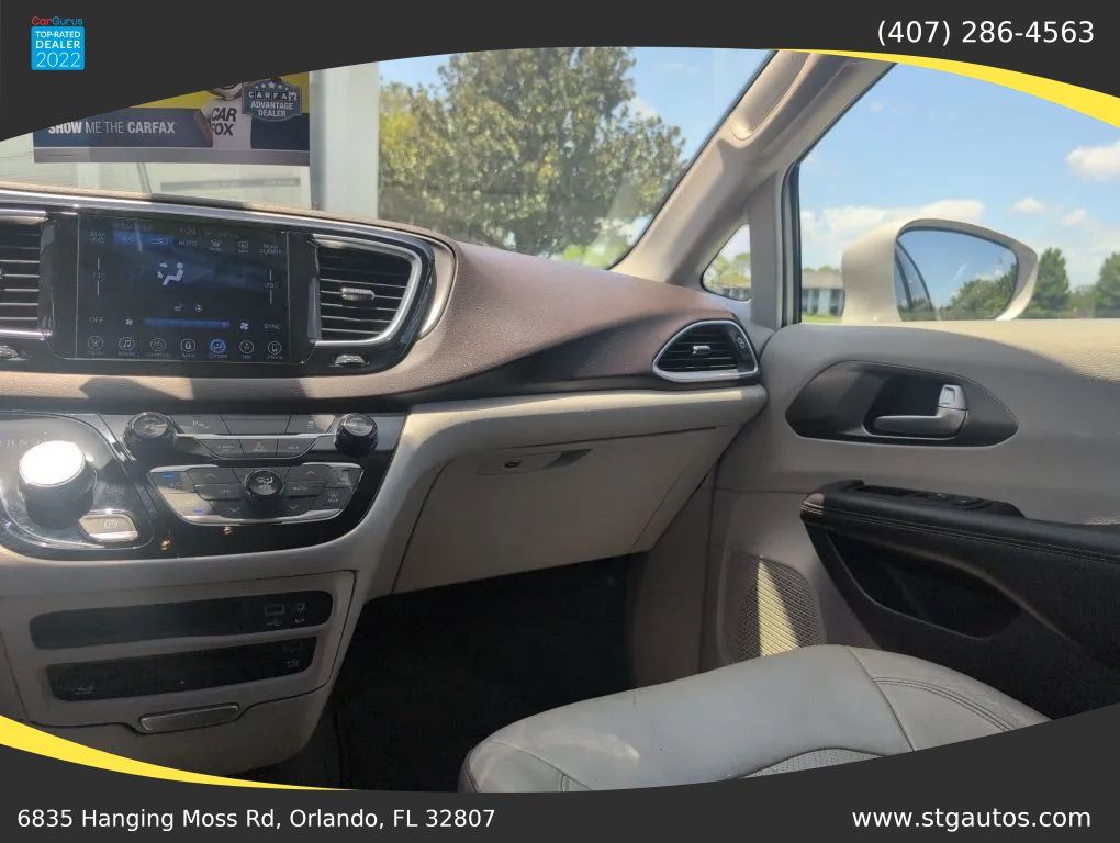 Used 2017 Chrysler Pacifica Touring-L Plus FWD image 18