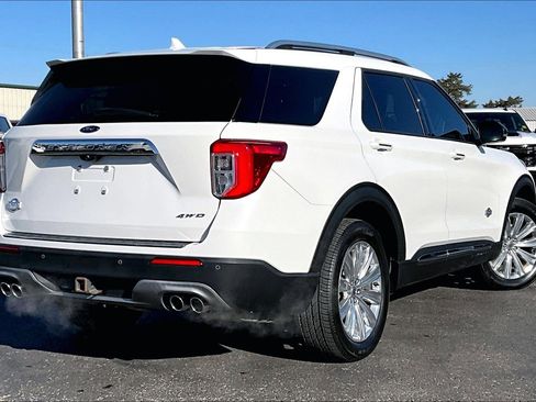 Used 2022 Ford Explorer King Ranch w/ Premium Technology Package image 2