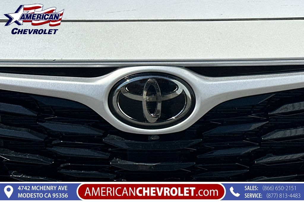 Used 2023 Toyota Highlander XLE AWD/4WD image 40