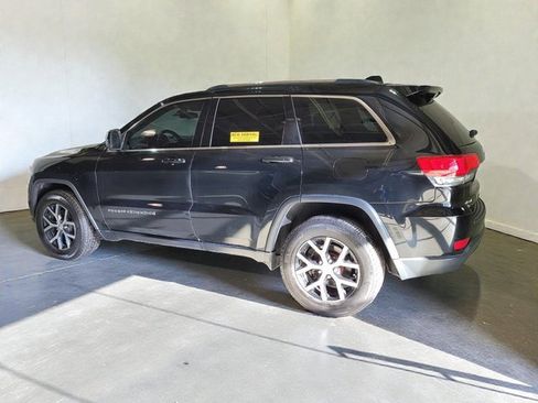 Used 2018 Jeep Grand Cherokee Laredo image 18