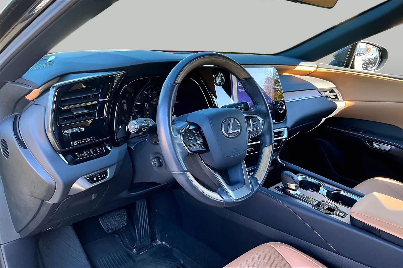 Used 2024 Lexus RX 350 Premium w/ Accessory Package AWD/4WD image 18