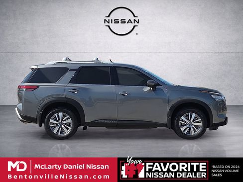 Used 2022 Nissan Pathfinder SL FWD image 6