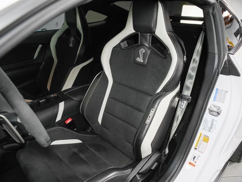 Used 2020 Ford Mustang Shelby GT500 w/ Carbon Fiber Track Pack image 39