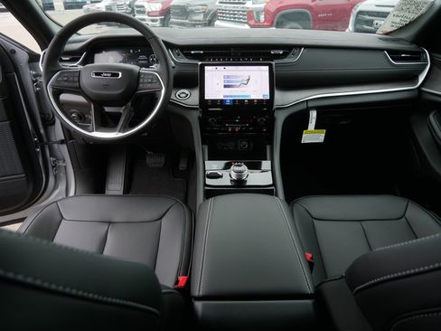 New 2025 Jeep Grand Cherokee Limited w/ Trailer Tow Package image 9