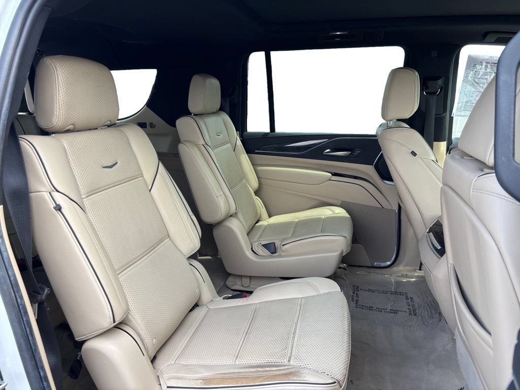 Certified 2023 Cadillac Escalade ESV Premium Luxury w/ Performance Package AWD/4WD image 18