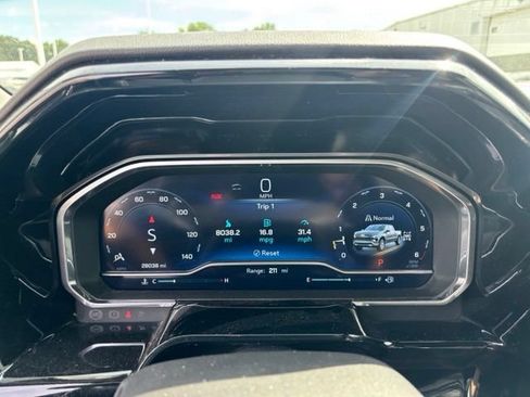 Used 2022 Chevrolet Silverado 1500 LTZ w/ LTZ Premium Package AWD/4WD image 9