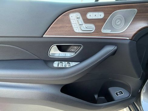 Used 2025 Mercedes-Benz GLS 450 4MATIC image 15