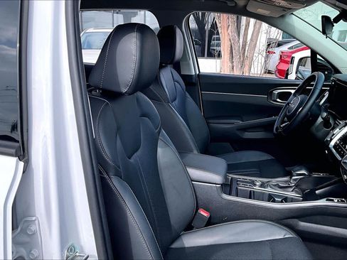 Used 2023 Kia Sorento S image 9