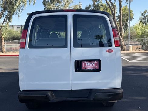 Used 2005 Chevrolet Express 3500 Extended Passenger RWD image 4