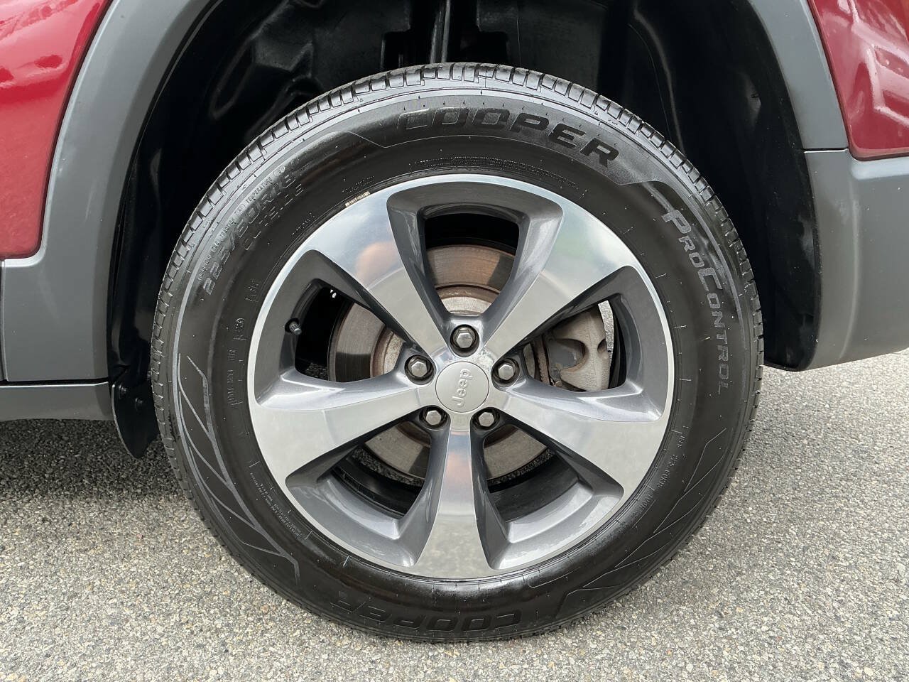 Used 2019 Jeep Cherokee Limited AWD/4WD image 11