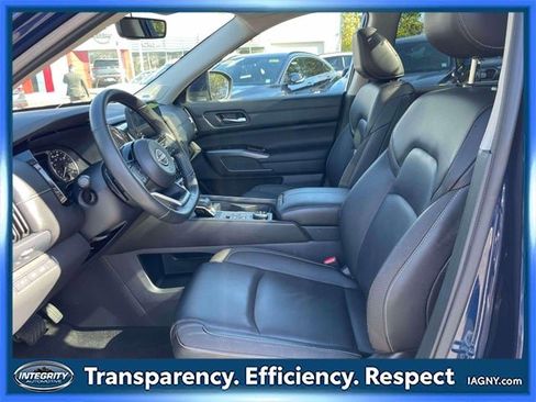 Certified 2025 Nissan Pathfinder SL w/ SL Premium Package image 16