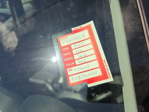 Certified 2025 Kia Soul LX w/ LX Technology Package FWD image 7
