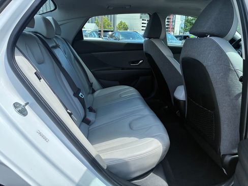 Certified 2024 Hyundai Elantra Limited FWD image 30