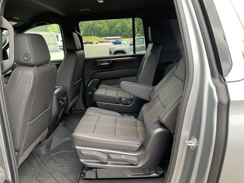 New 2025 Chevrolet Suburban High Country image 18