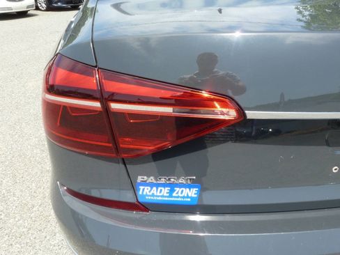 Used 2017 Volkswagen Passat 1.8T R-Line FWD image 11
