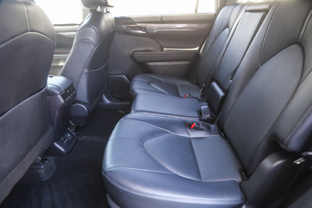 Used 2024 Toyota Highlander Limited AWD/4WD image 15