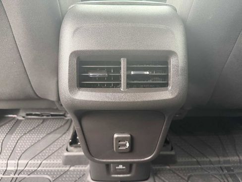 Used 2024 Chevrolet Equinox LT image 40