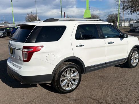 Used 2015 Ford Explorer XLT w/ Equipment Group 202B image 3