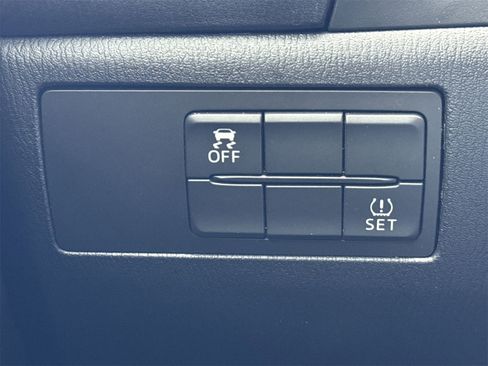 Used 2018 MAZDA MAZDA3 Grand Touring image 33