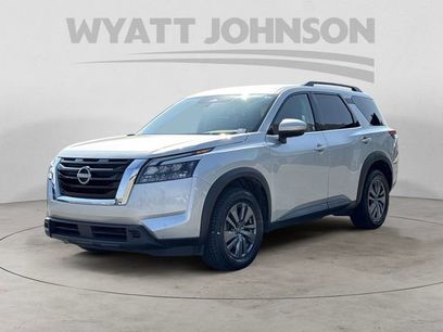 Used 2024 Nissan Pathfinder SV