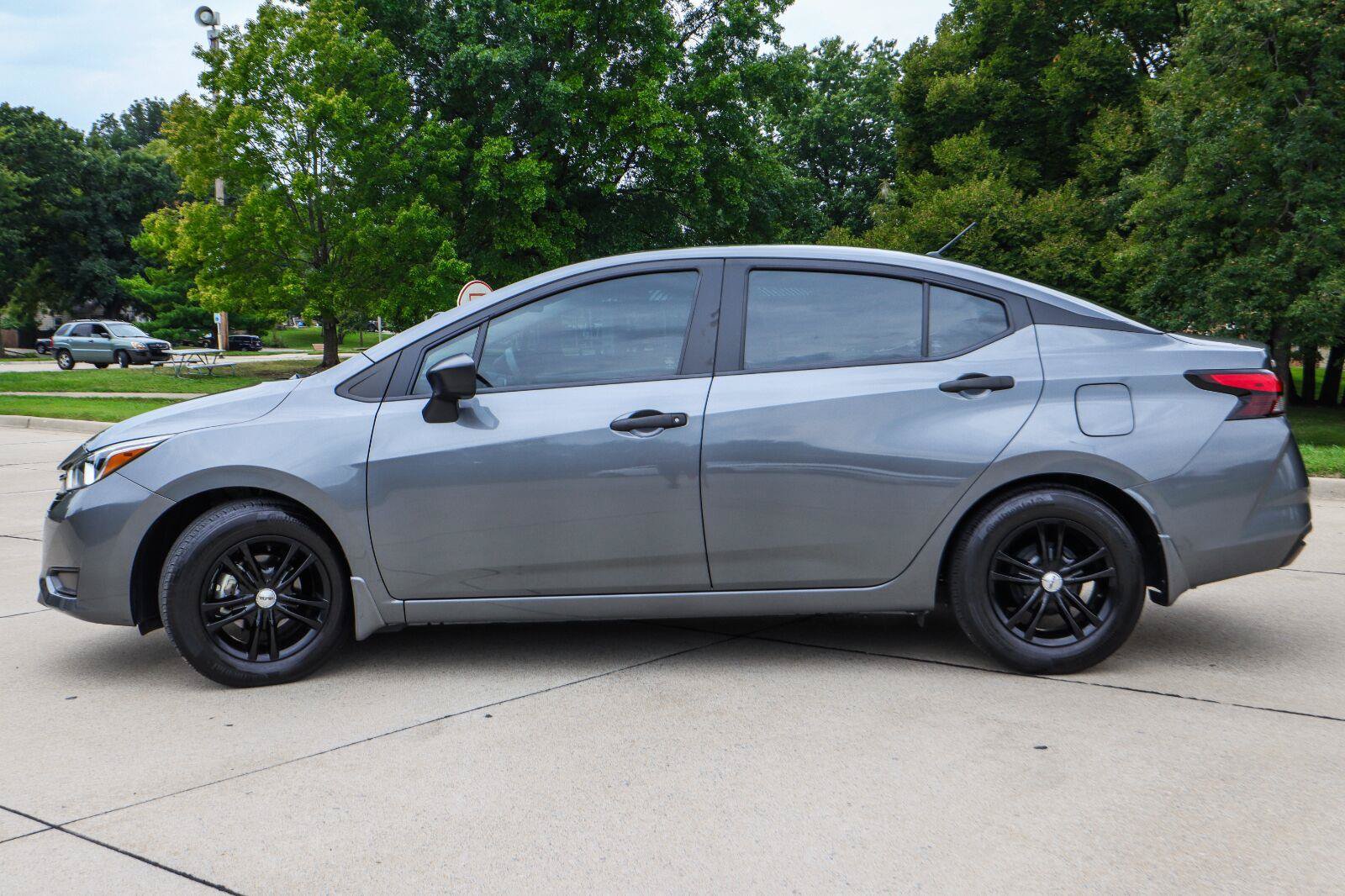 Used 2023 Nissan Versa S w/ Trunk Package FWD image 4