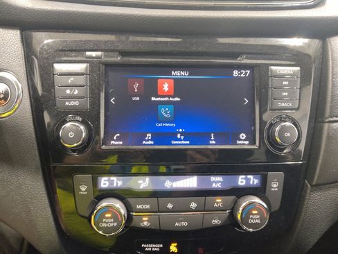 Used 2020 Nissan Rogue SV FWD image 25