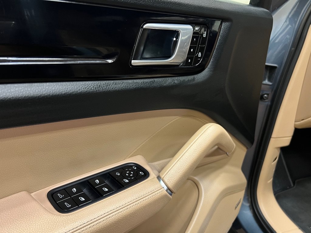 Used 2019 Porsche Cayenne S AWD/4WD image 32