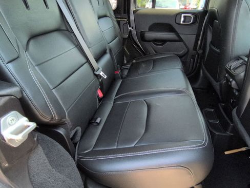 Certified 2022 Jeep Wrangler Unlimited Sahara AWD/4WD image 21