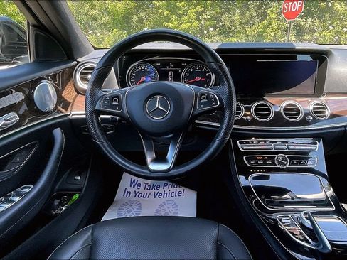 Used 2018 Mercedes-Benz E 400 4MATIC Sedan image 5