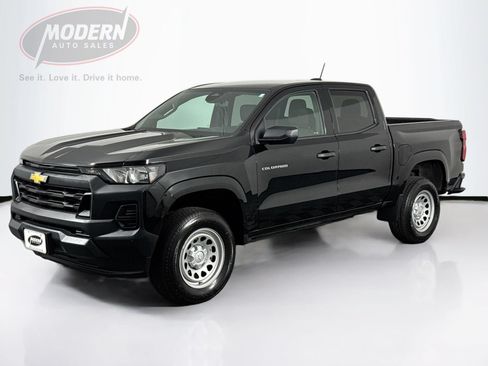 Used 2023 Chevrolet Colorado W/T RWD image 1