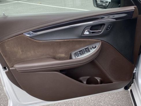 Used 2015 Chevrolet Impala LT w/ Convenience Package image 11