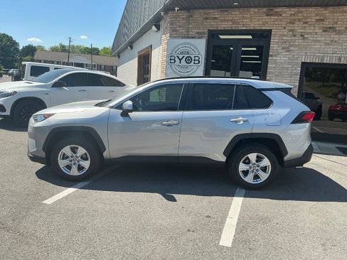 Used 2021 Toyota RAV4 XLE FWD image 2