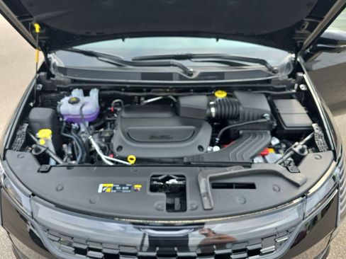 New 2027 Chrysler Pacifica Limited AWD/4WD image 35