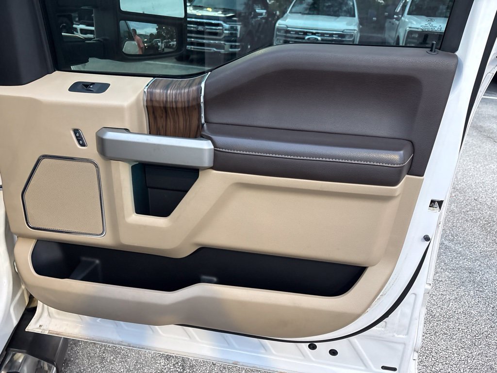 Used 2018 Ford F150 Lariat w/ Equipment Group 502A Luxury AWD/4WD image 11