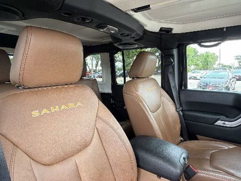 Used 2013 Jeep Wrangler Unlimited Sahara w/ Connectivity Group AWD/4WD image 40